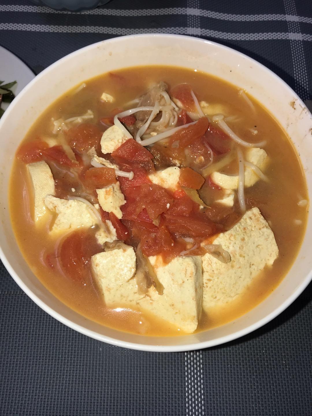 金针菇肥牛番茄锅