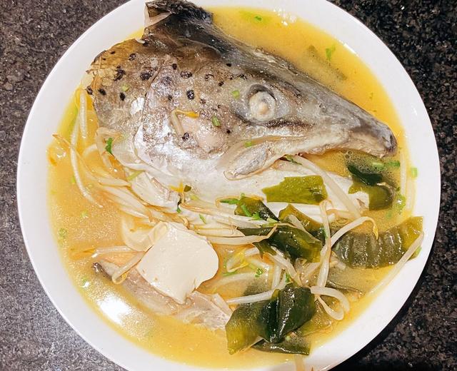 三文鱼头豆腐味噌汤的做法