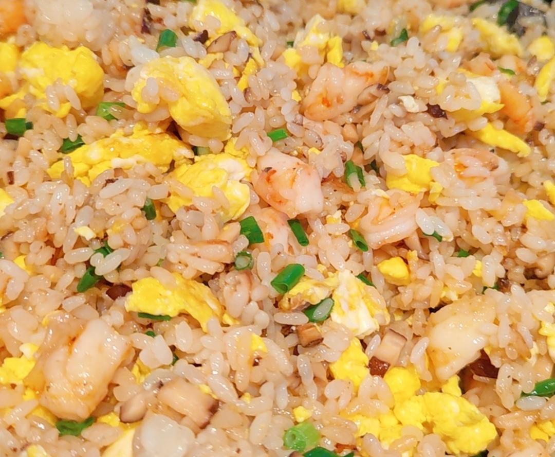 豪华版虾仁炒饭🍤