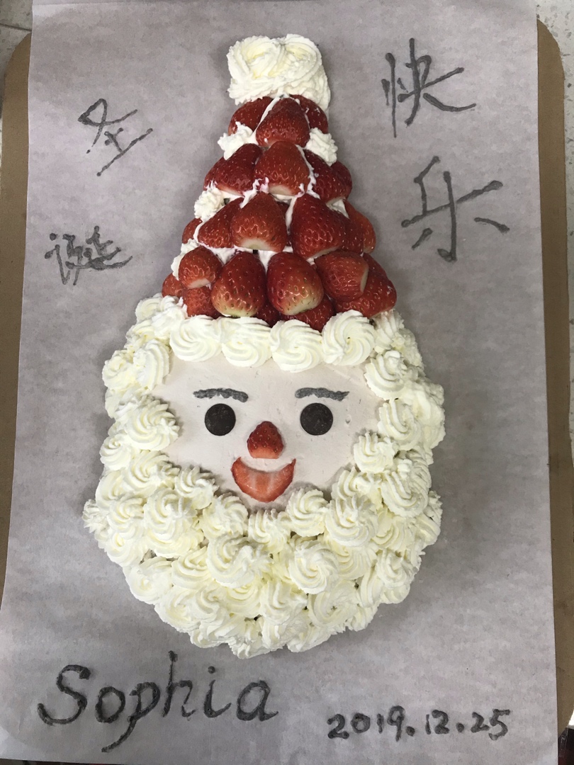 萌萌哒圣诞老人草莓奶油蛋糕