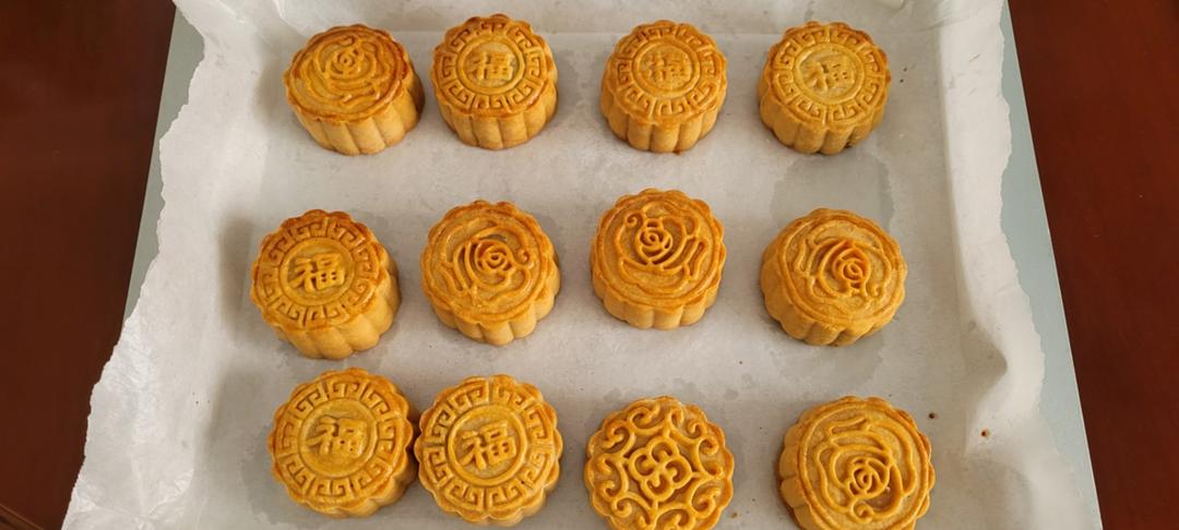 广式月饼－－蛋黄豆沙月饼