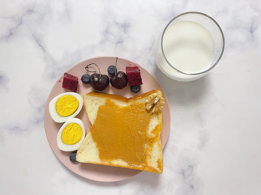 牛油果虾仁滑蛋法棍三明治