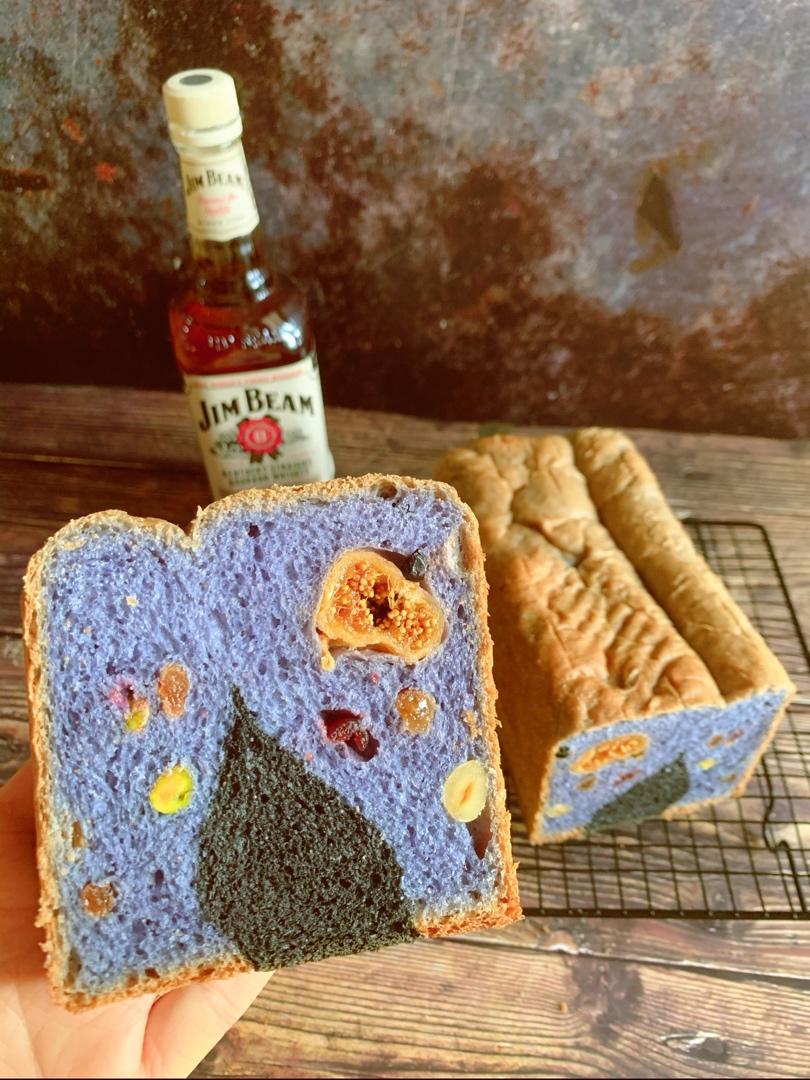 星空吐司致敬梵高经典手揉蝶豆花粉版坚果面包颜控