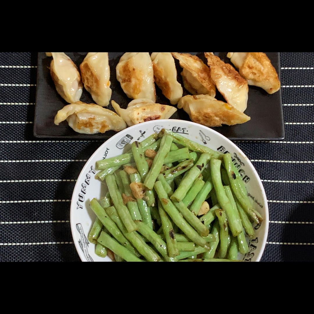 【三鲜水煎饺】