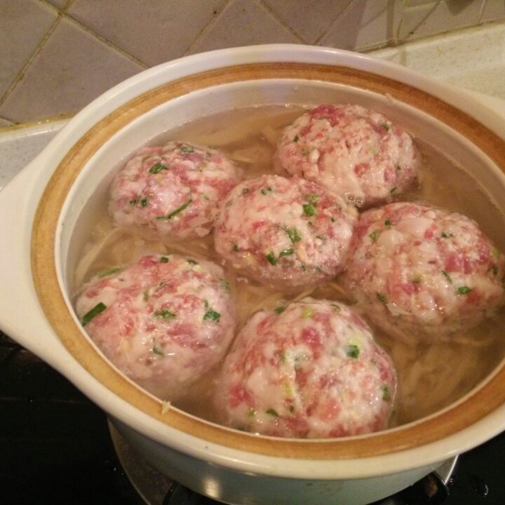 笋干炖狮子头