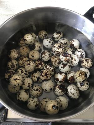 五香鹌鹑蛋的做法 步骤2