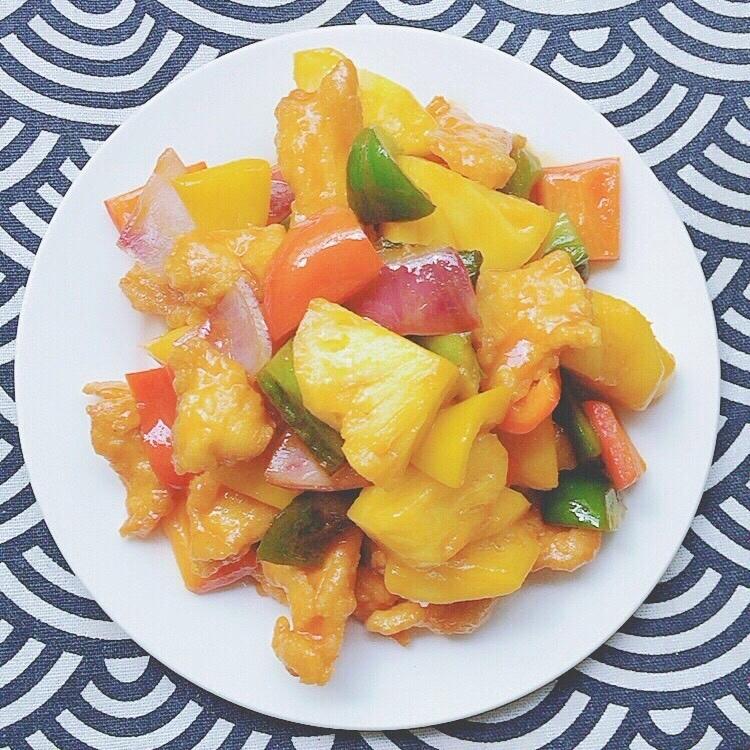 一只熊的干饭日记做的菠萝炒鸡肉