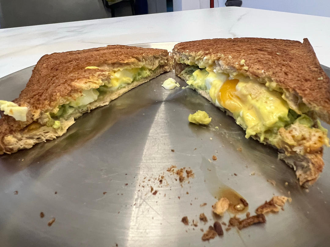 鸡蛋牛油果开放吐司🍞