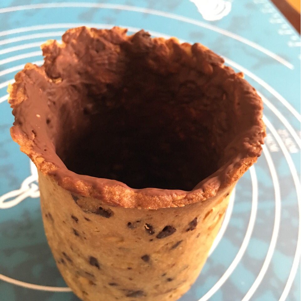 【视频食谱】巧克力燕麦曲奇杯