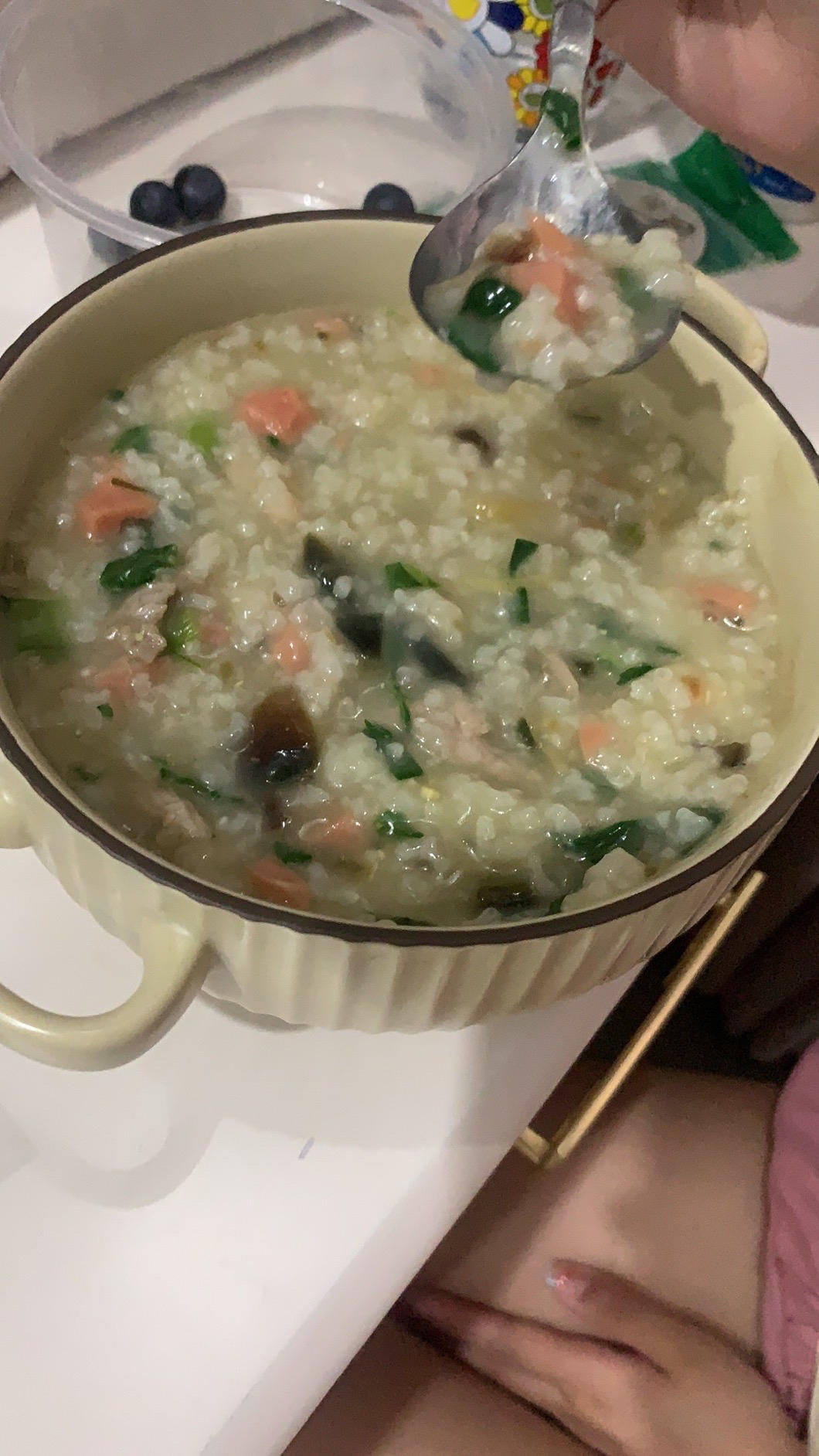 妈妈👩教我做的皮蛋瘦肉粥🥣简单快捷美味😋