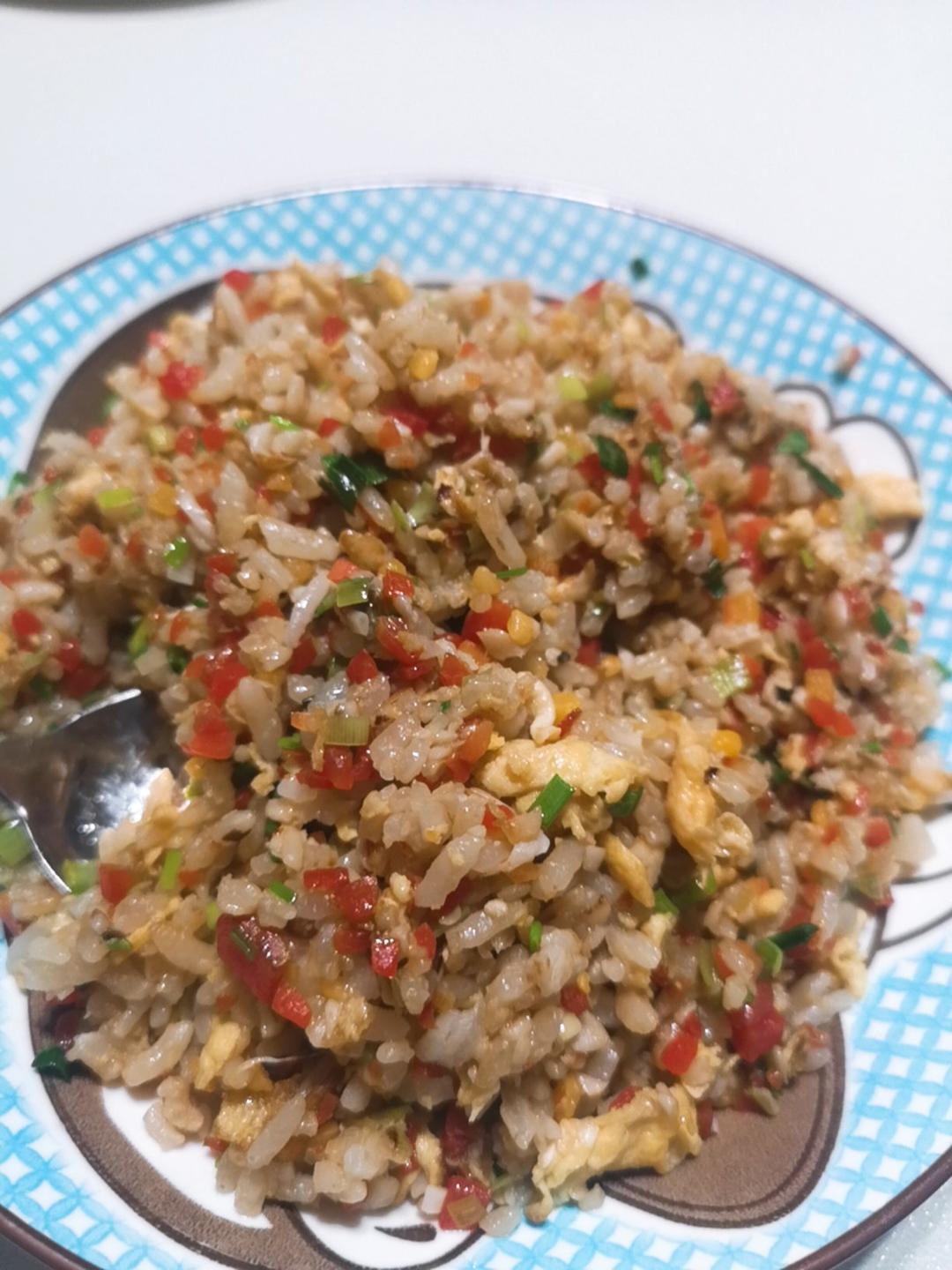 厨房新手也能get✔一碗超有料的时蔬鸡蛋炒饭