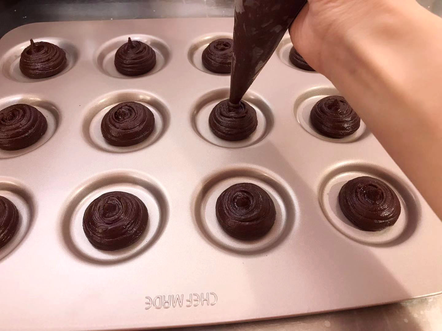 巧克力棉花糖乌比派VS巧克力牛轧乌比派的做法 步骤9