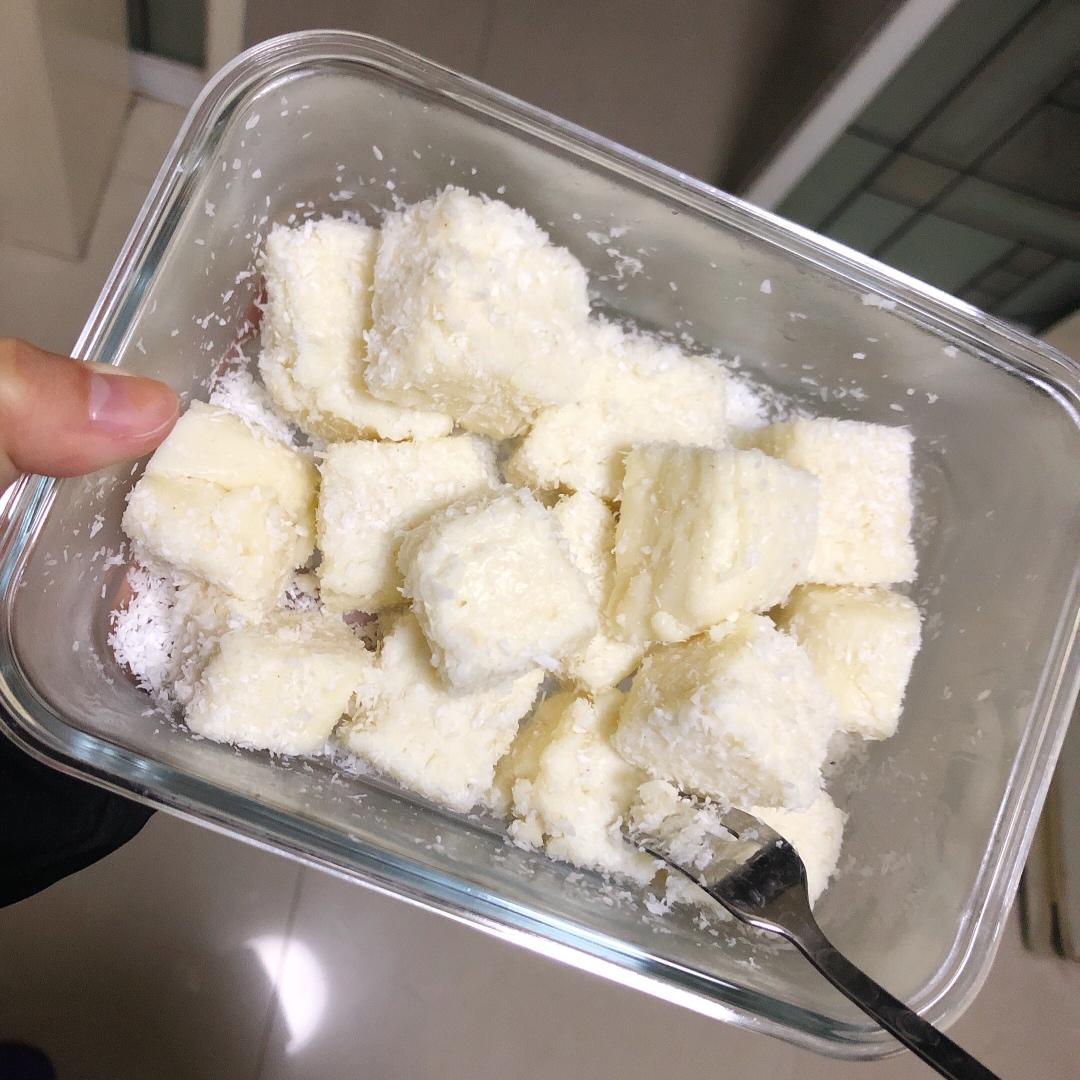三步搞定椰丝奶油小方（无吉利丁片）