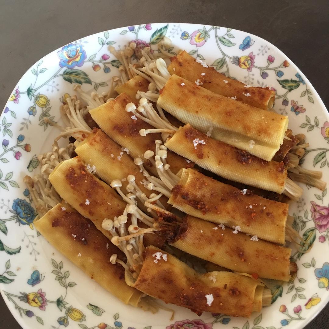 和风辣烤豆皮金针菇卷——北鼎烤箱食谱