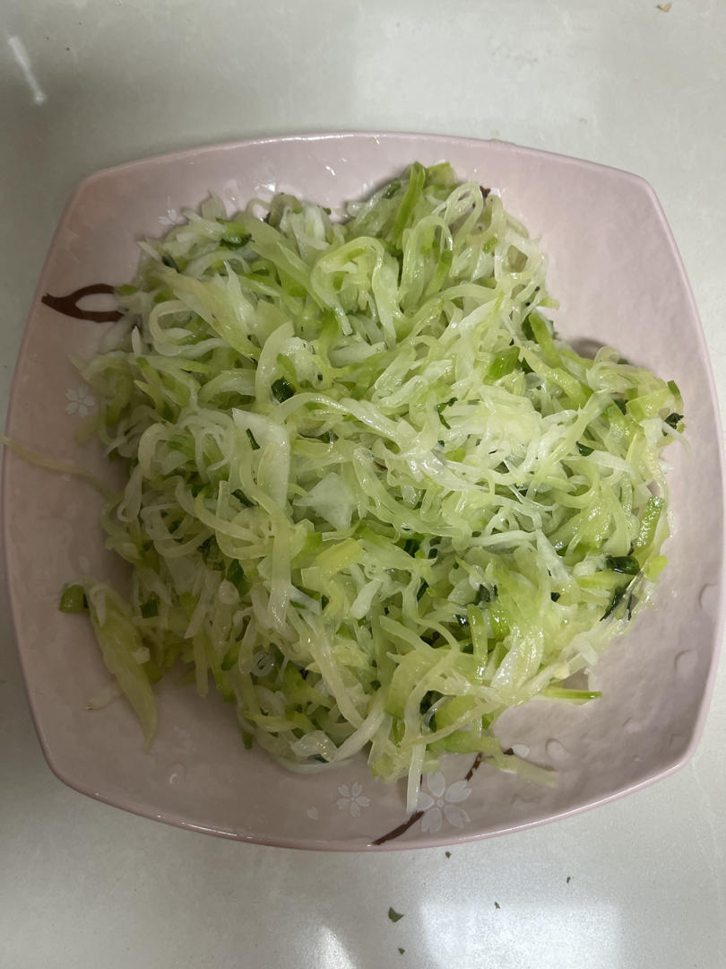 葱油拌萝卜丝（1234漂亮入味的减脂好菜）