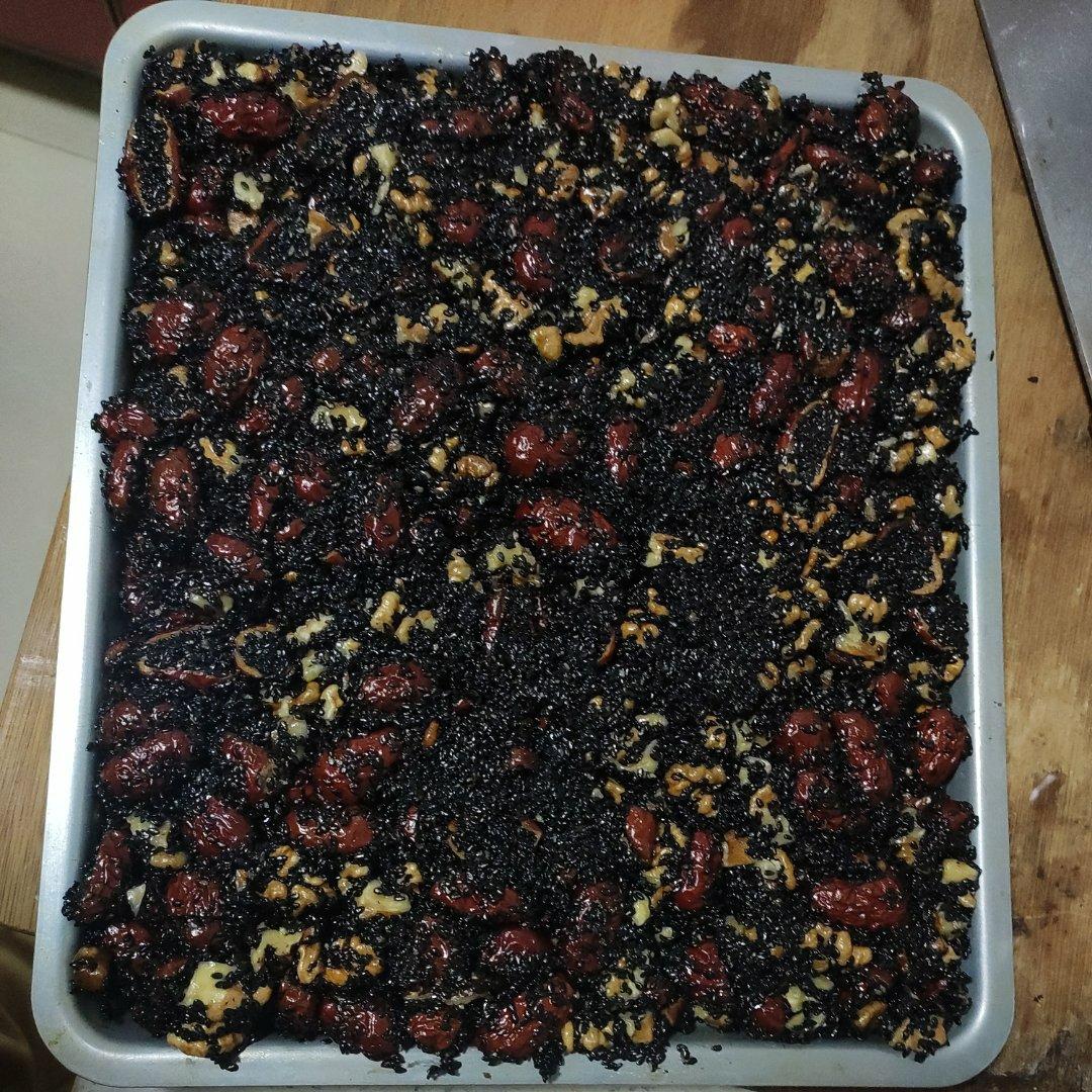 无阿胶的芝麻核桃糕（乌发、补肾、补钙、健脑）