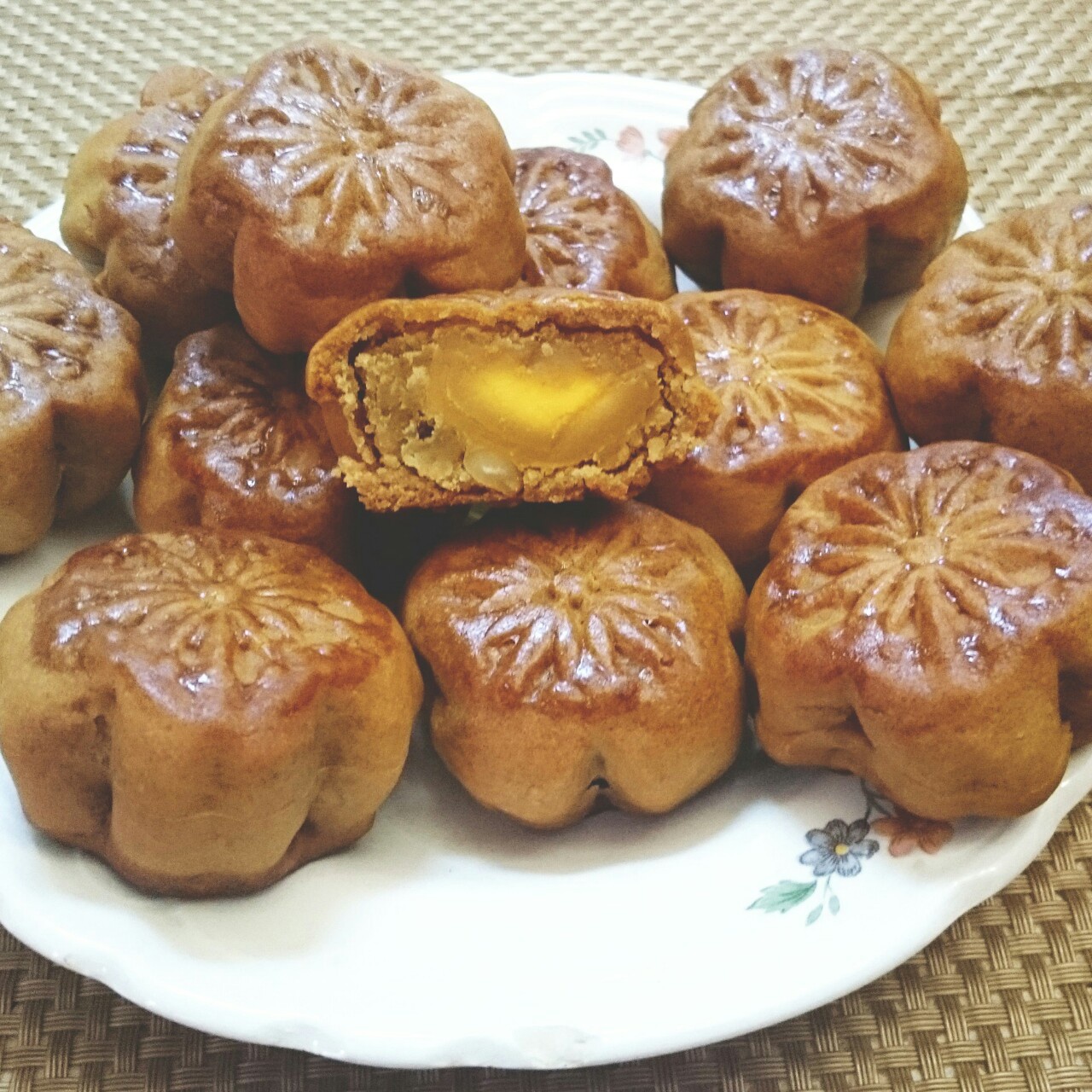 【曼食慢语】蛋黄莲蓉月饼