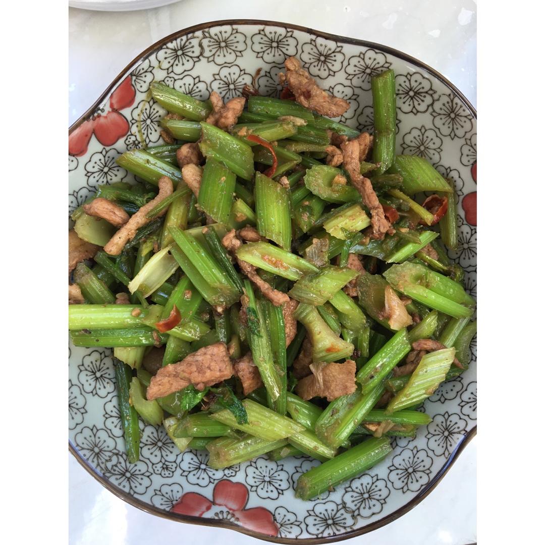 芹菜炒肉