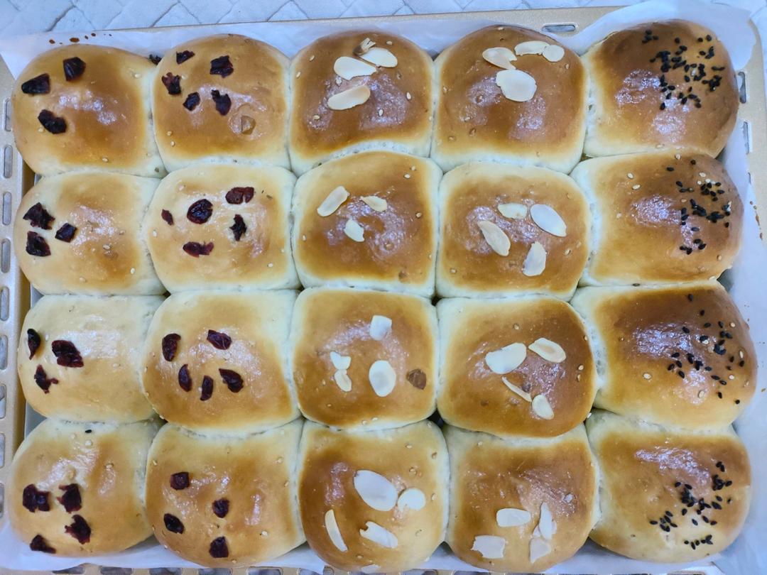 简单快手，一次发酵，柔软拉丝的牛奶小餐包（28*23烤盘）—烤箱版食谱