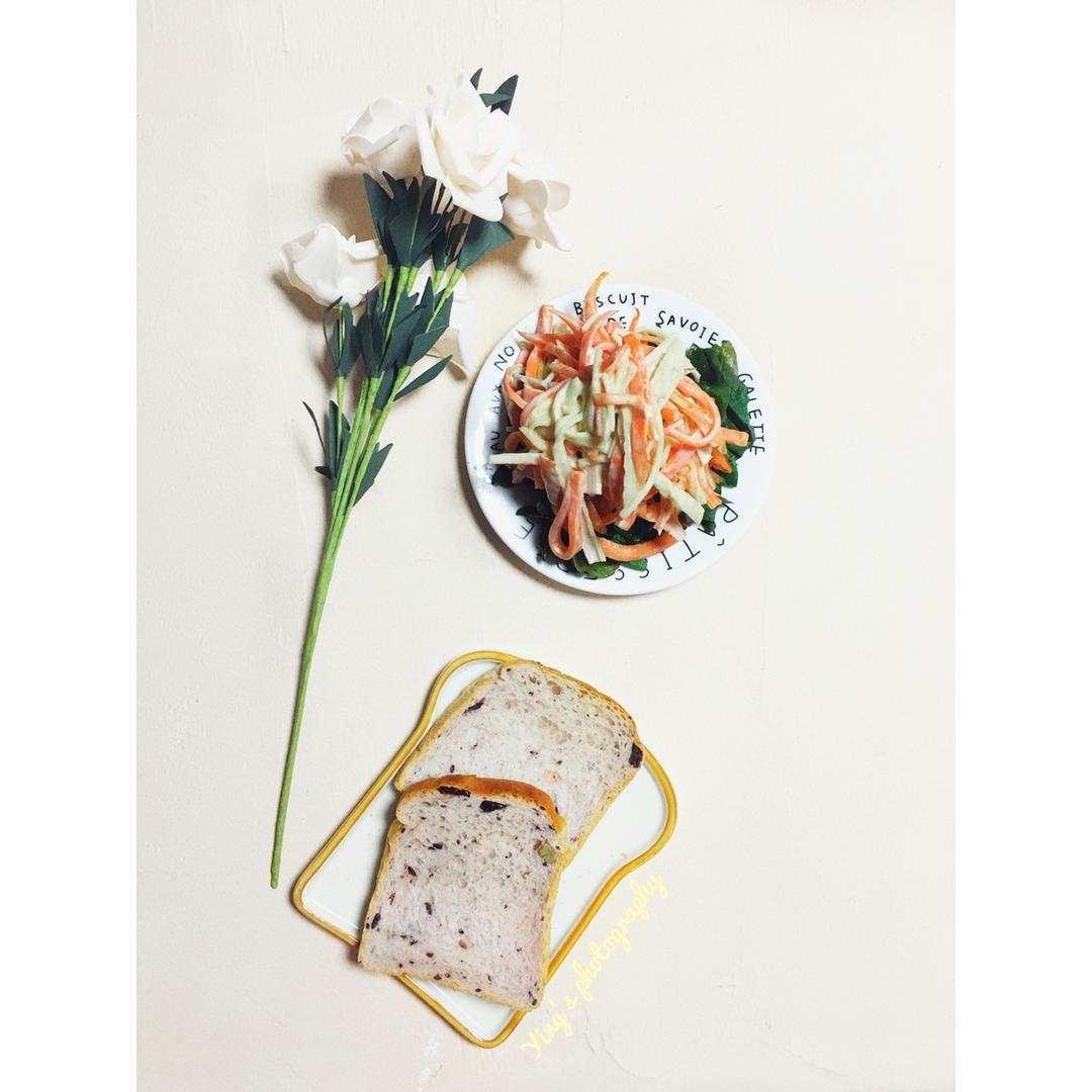 胡萝卜蟹柳丝温沙拉【健康小食】