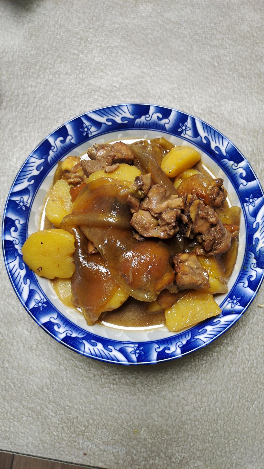 鸡腿炖土豆 上桌秒空盘 汤都喝干了！