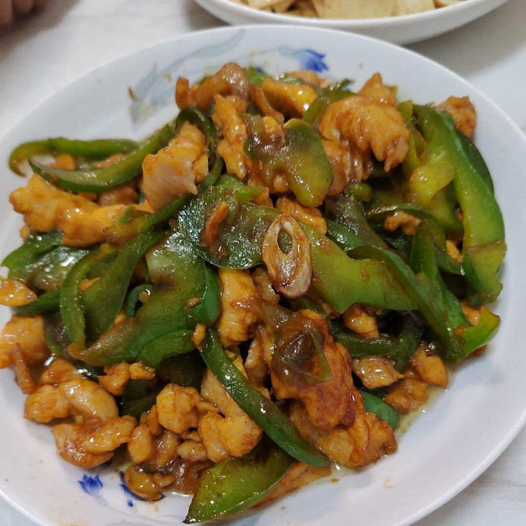 巨好吃的青椒炒鸡胸肉丝，超下饭