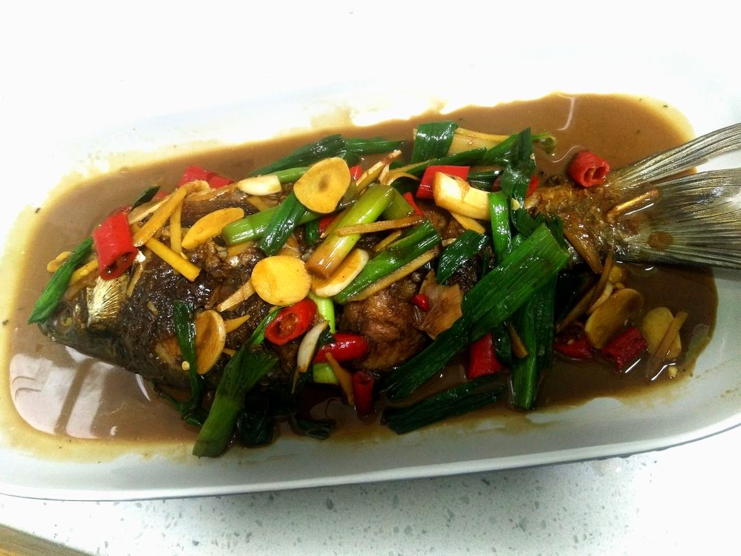 简易红烧鲫鱼