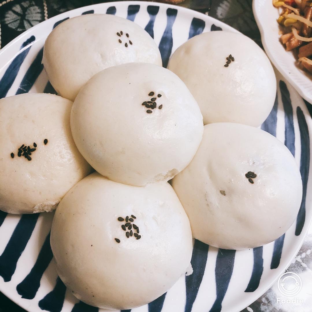 卖窗帘的小熊做的黑芝麻糖包