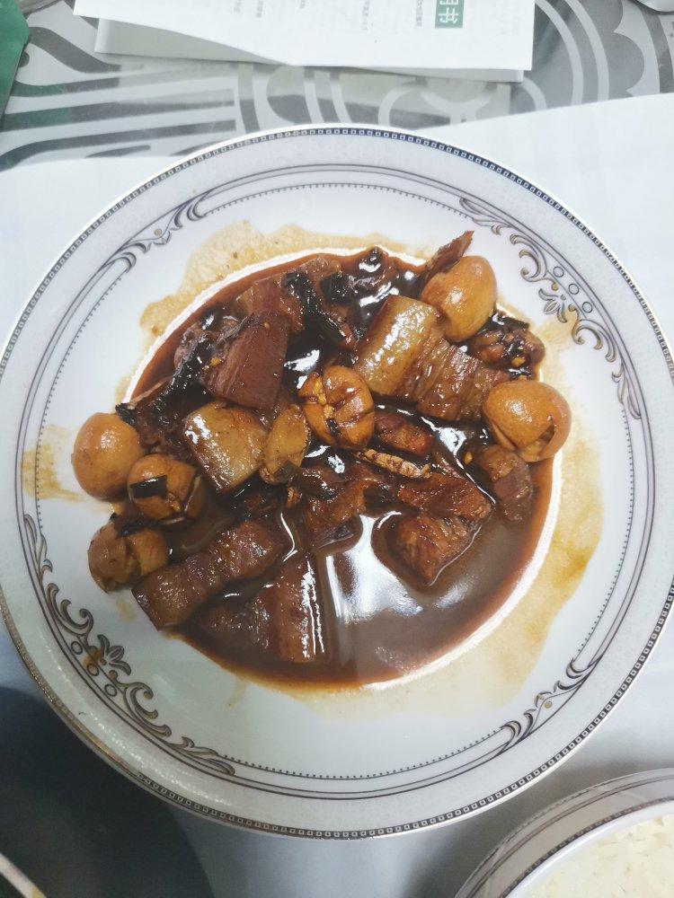 加了鹌鹑蛋后，这盘红烧肉，美味的逆天啦——鹌鹑蛋烧肉（孔瑶食谱）