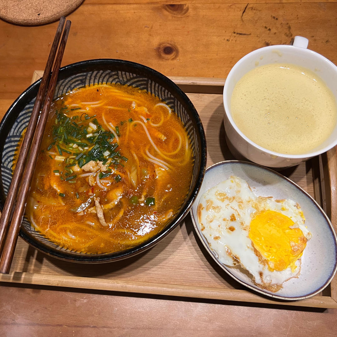 夏天来了，没胃口就来份香辣开胃榨菜肉丝粉