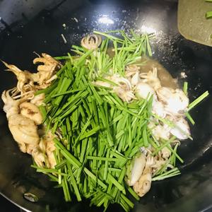 韭菜炒海兔的做法 步骤6