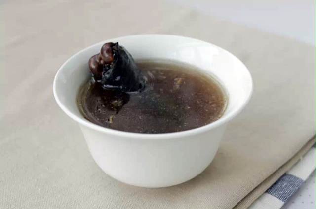 乌骨鸡煲汤