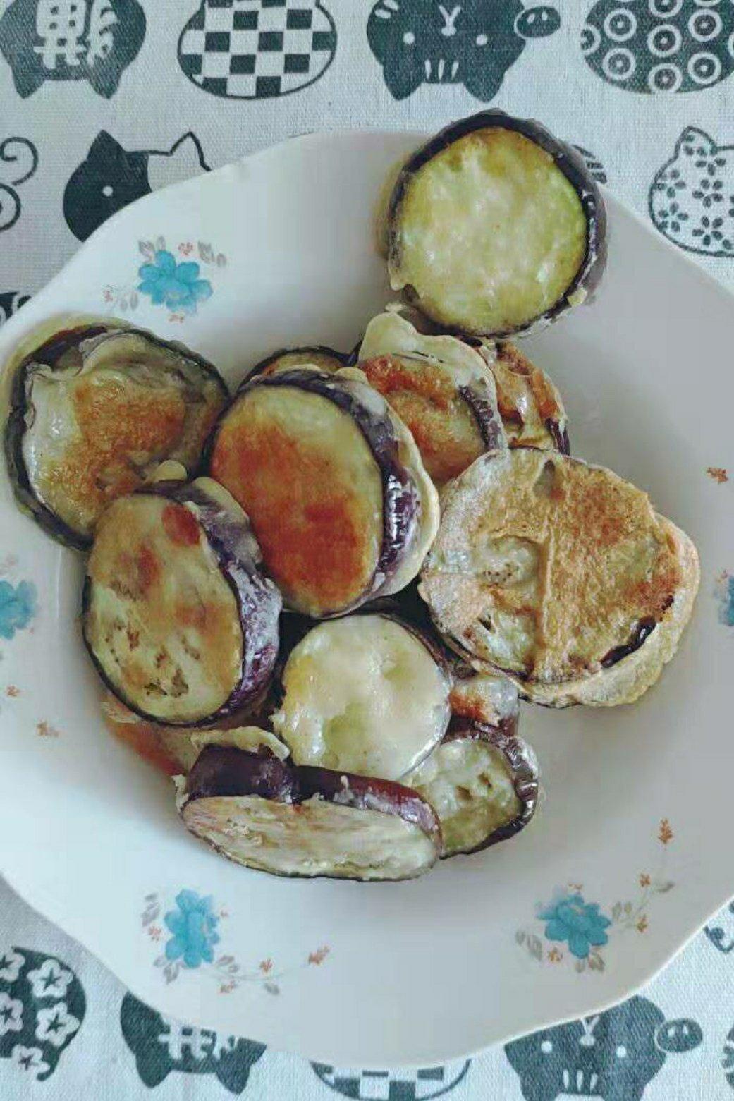少油的蛋香煎茄子片