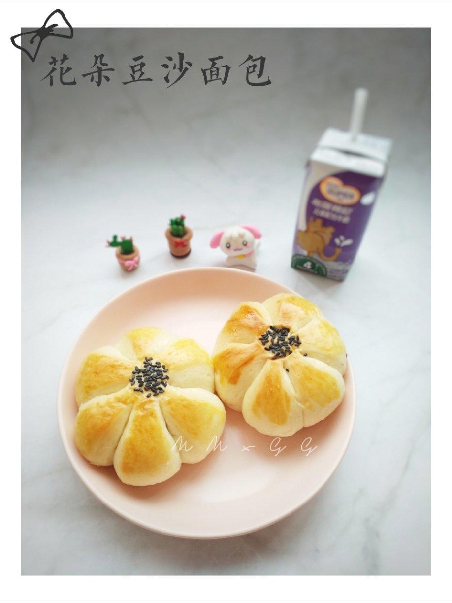 花朵豆沙面包