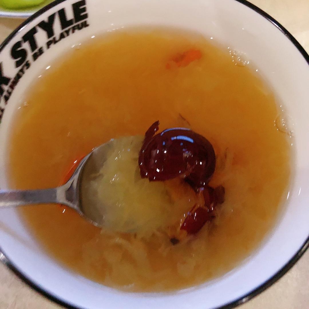 冰糖银耳红枣汤