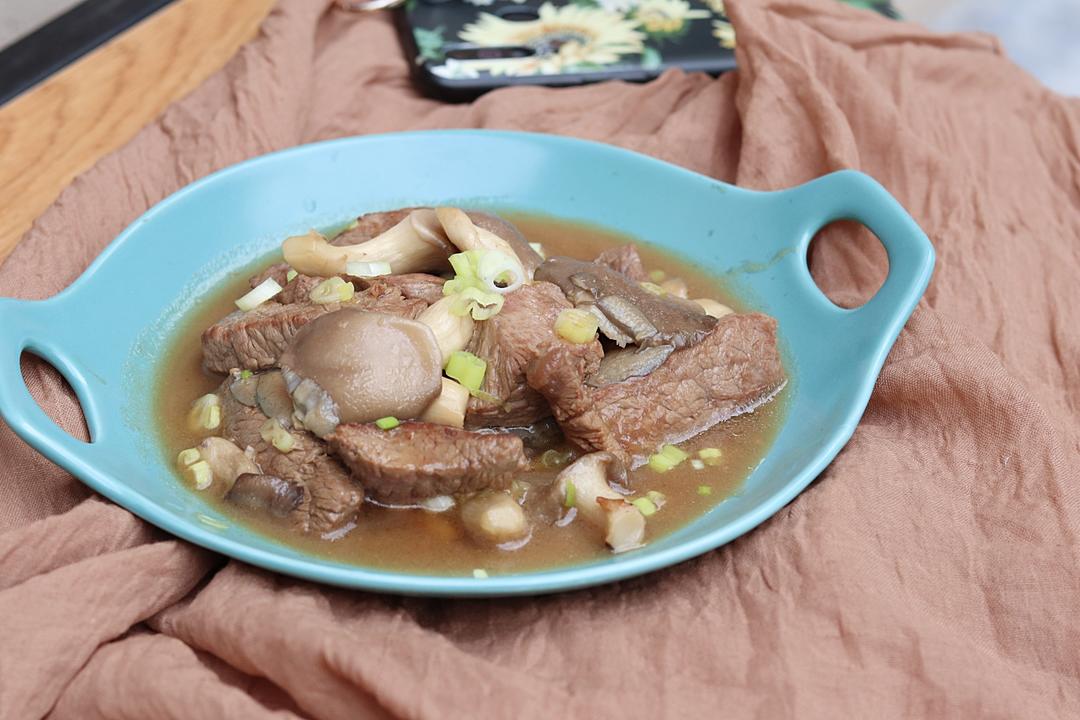 蘑菇炒牛肉的做法
