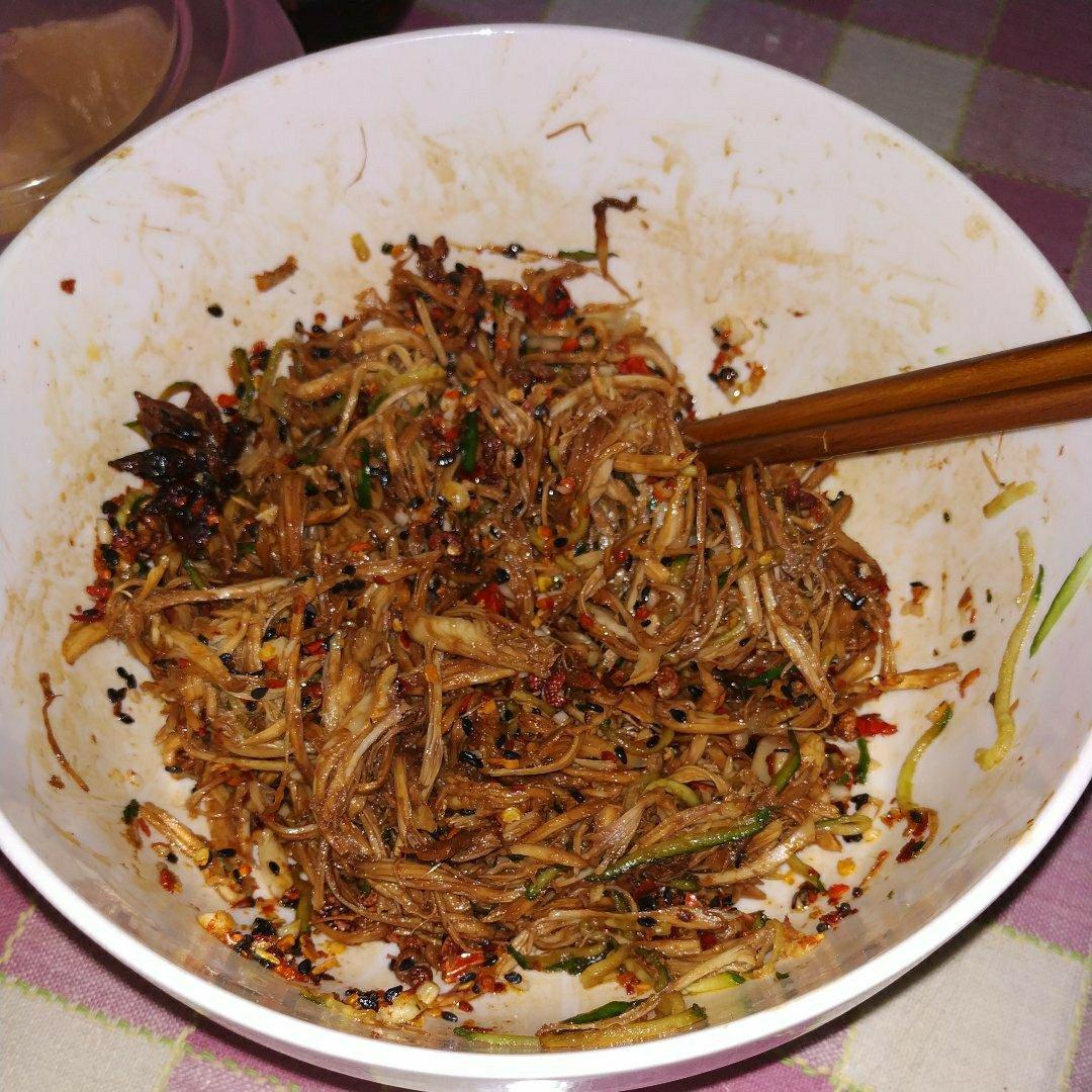 吉祥如意椒麻鸡丝—太阳谷 SUN VALLEY 好好吃饭