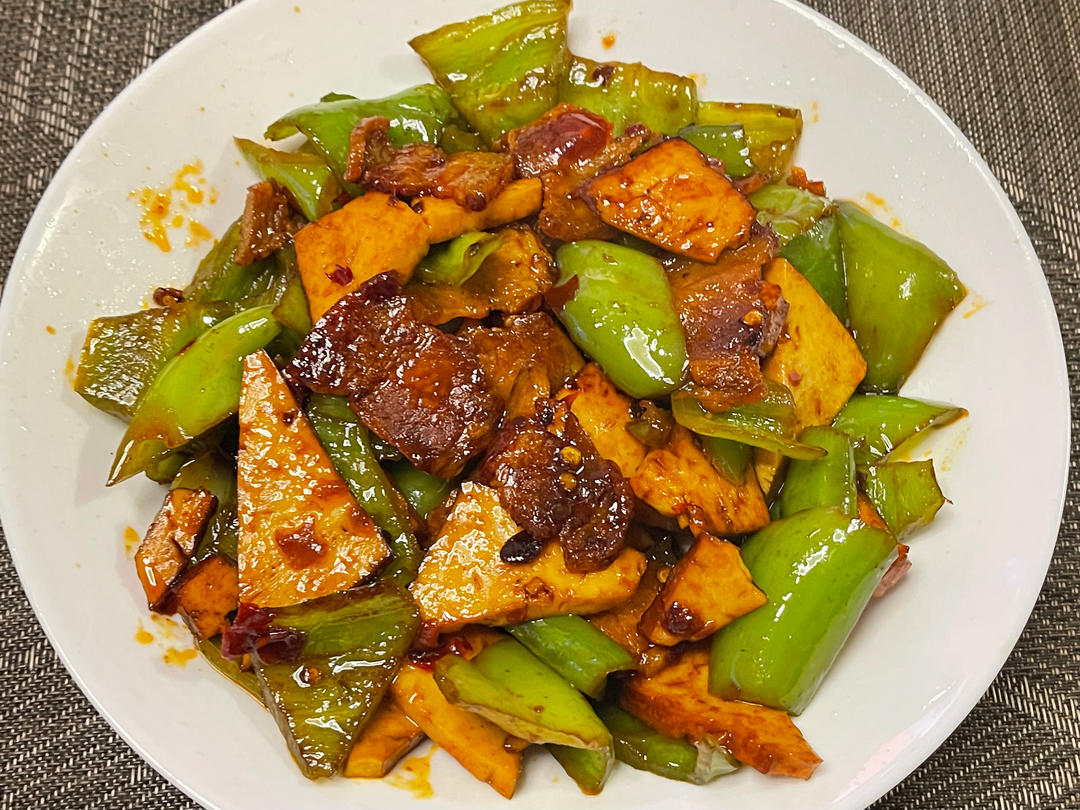 香干尖椒回锅肉