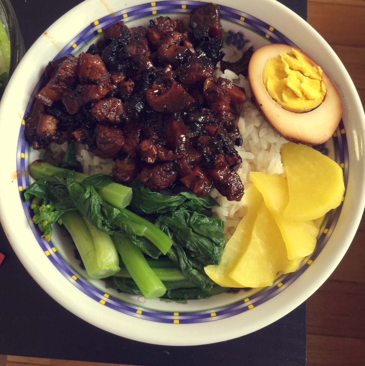 洋葱酥卤肉饭