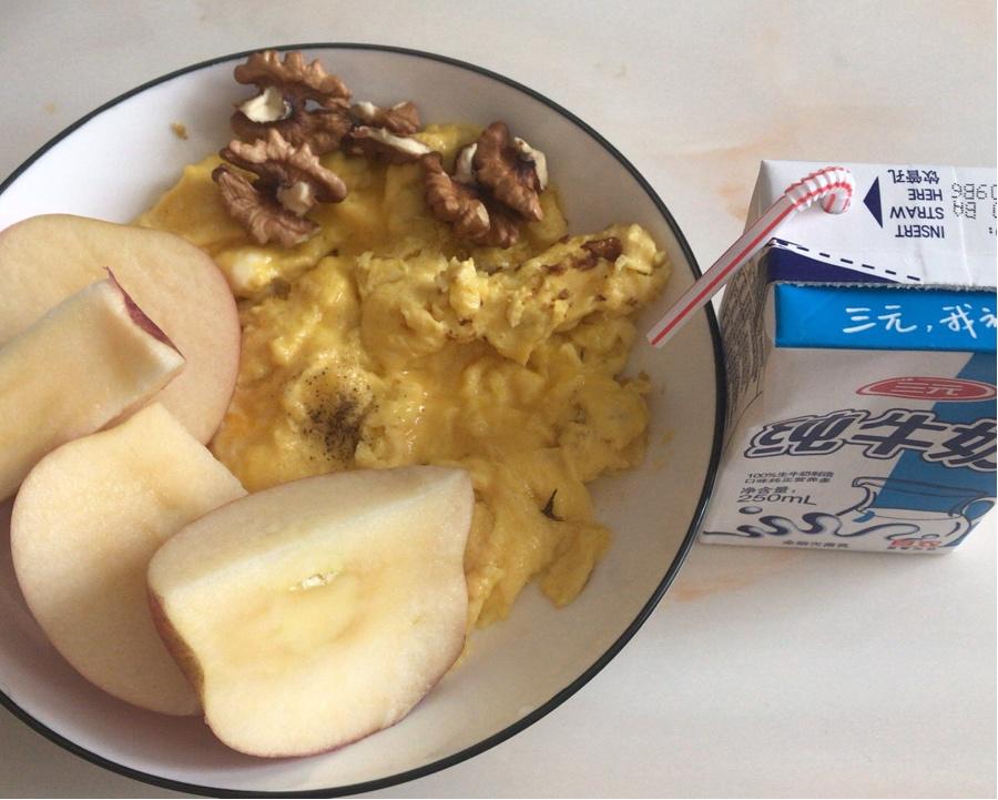 Scrambled eggs 美式炒蛋&英式炒蛋做法