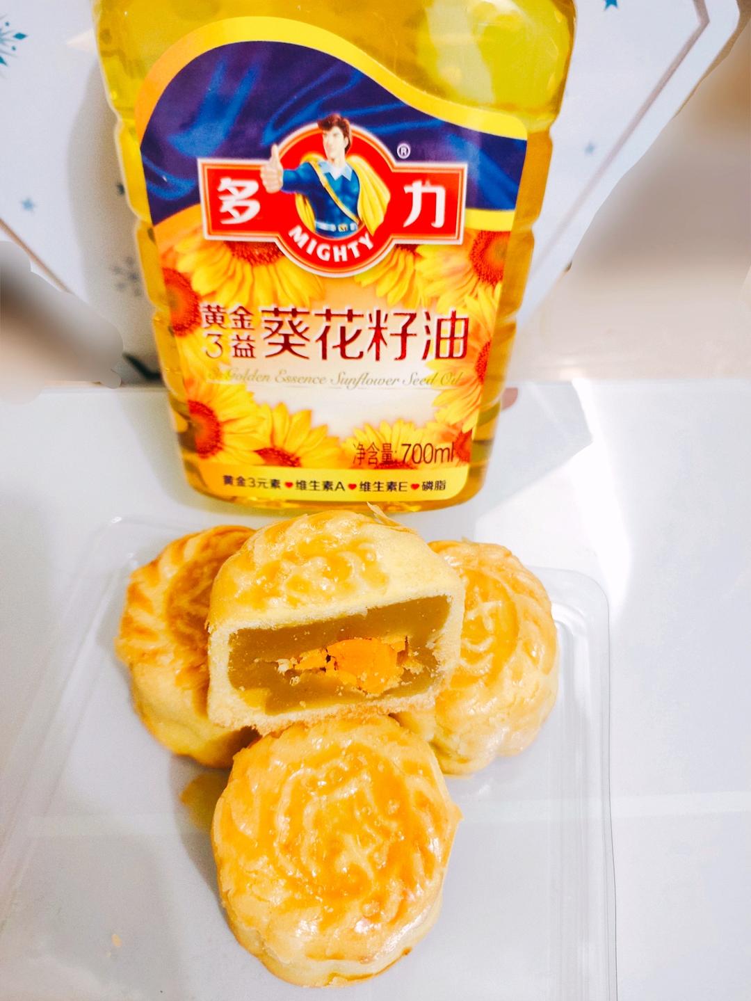 莲蓉蛋黄月饼