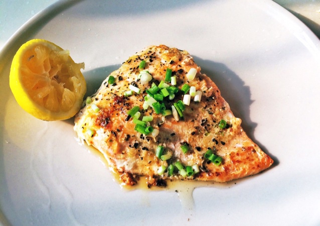 香蒜奶油煎三文鱼