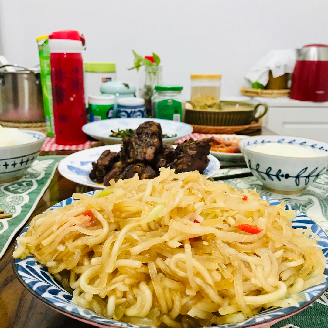 酸萝卜炒粉