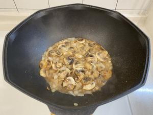 培根🥓奶油蘑菇意面🍝的做法 步骤6