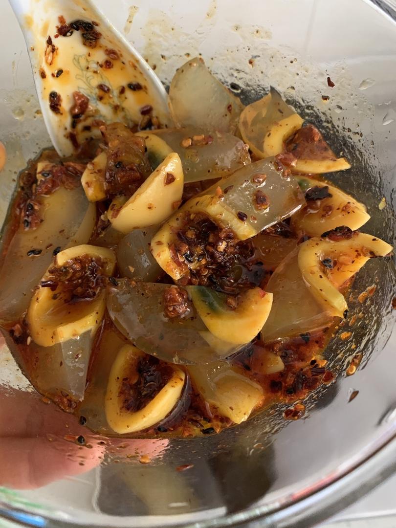 👍万能的“蒜香辣椒油”可以做凉拌菜、可以做蘸料、吃一碗米线面条舀一勺也是喷香！