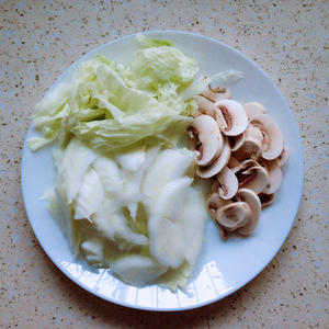 口蘑炒白菜的做法 步骤1