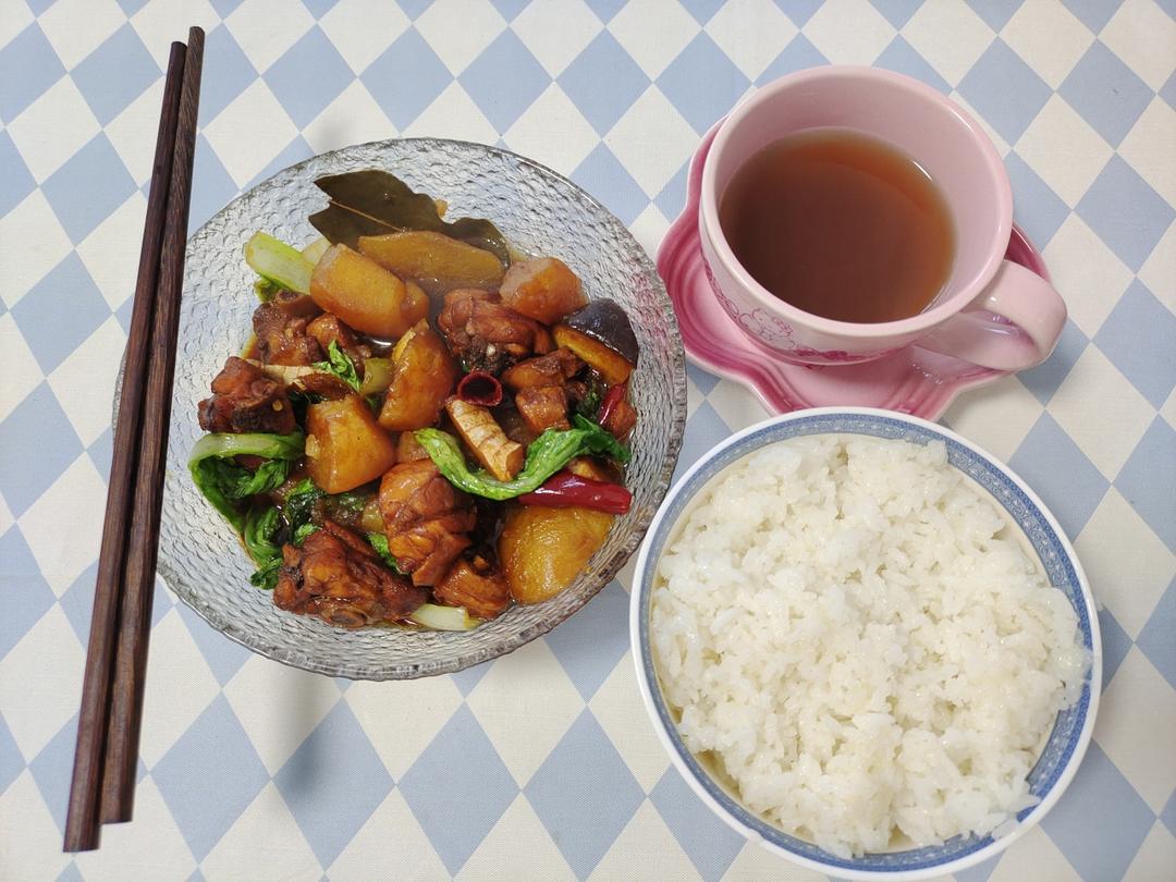 鸡腿炖土豆 上桌秒空盘 汤都喝干了！