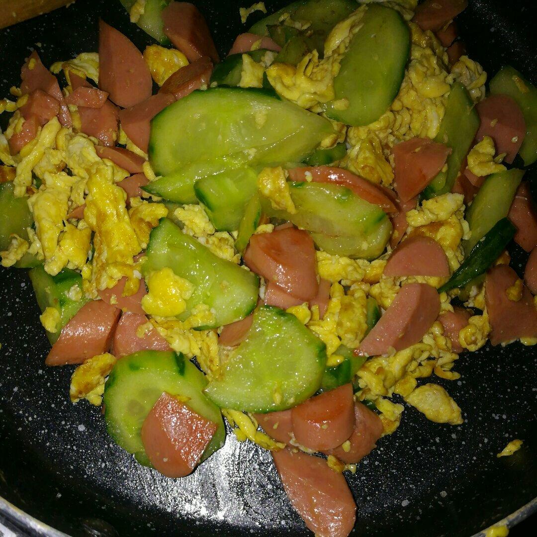 火腿肠炒鸡蛋