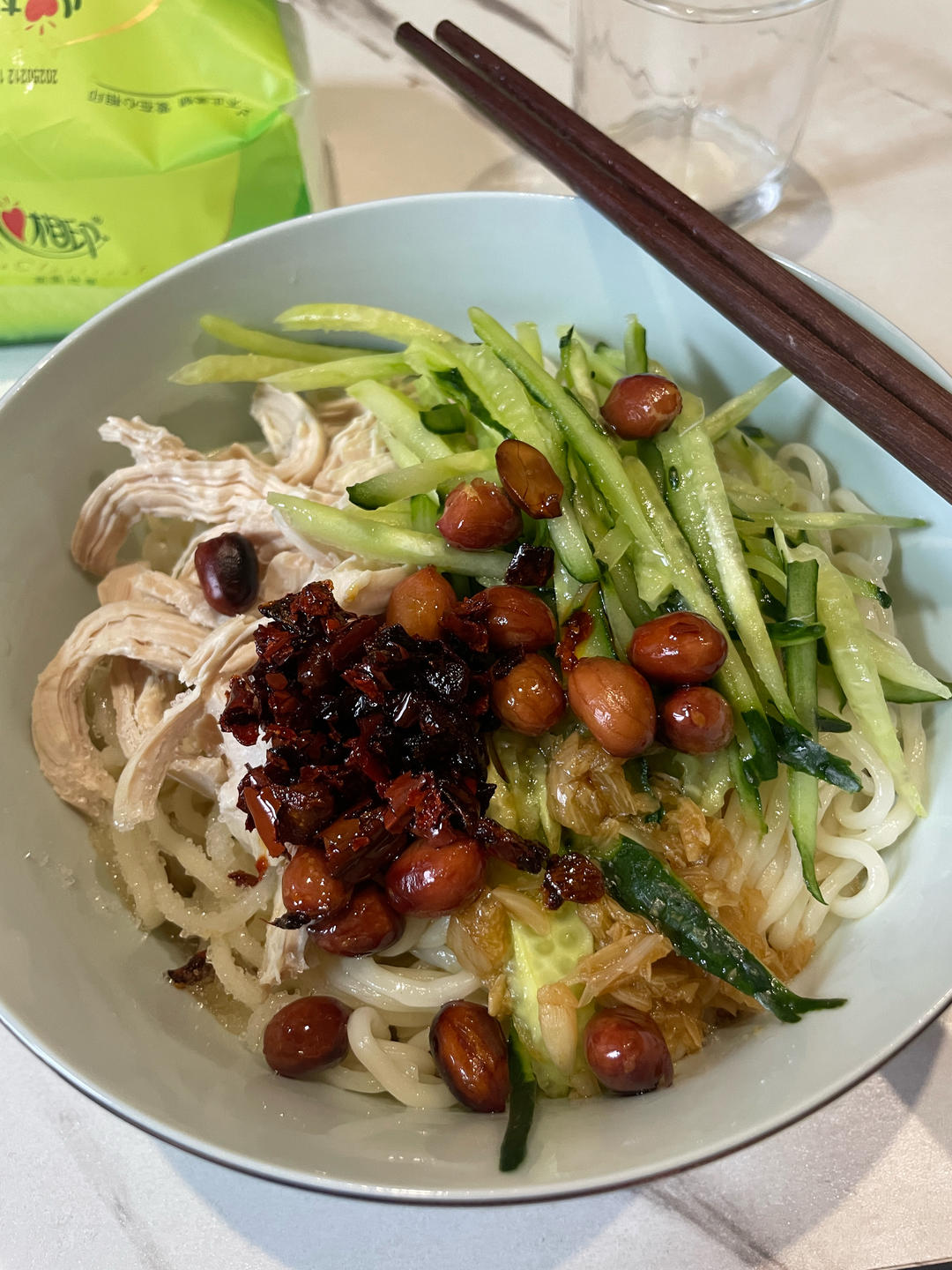 麻辣鸡丝凉面