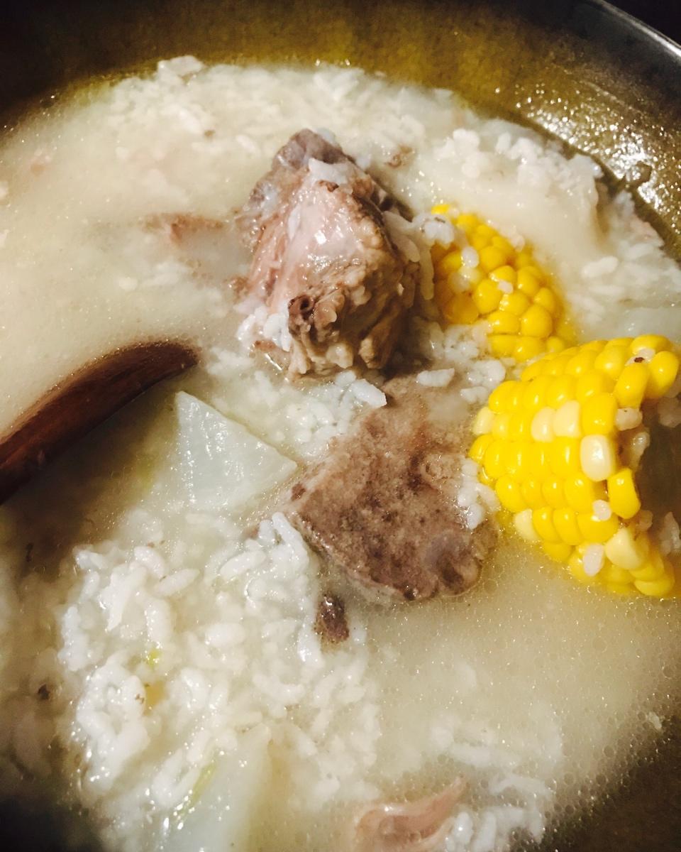 胡萝卜玉米骨头汤